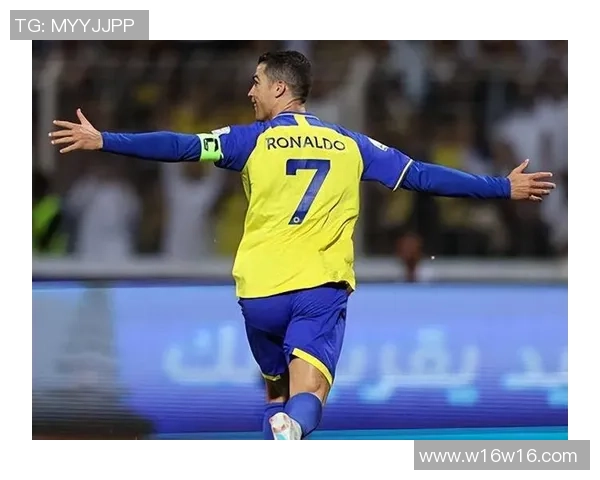 足球明星背影转场瞬间展现运动魅力与拼搏精神的完美结合