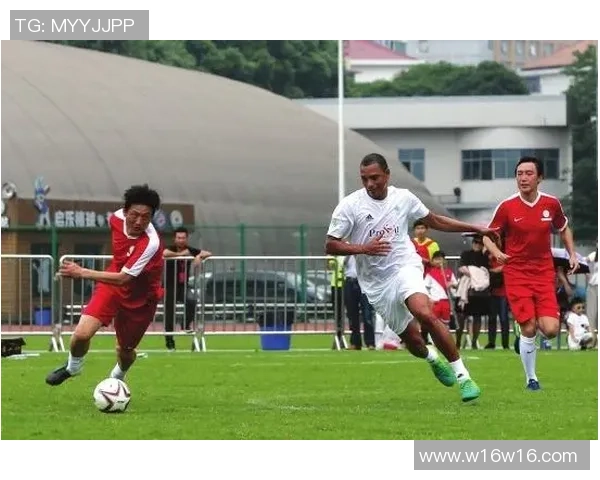 足球明星胡云峰高清图片欣赏及个人成就介绍